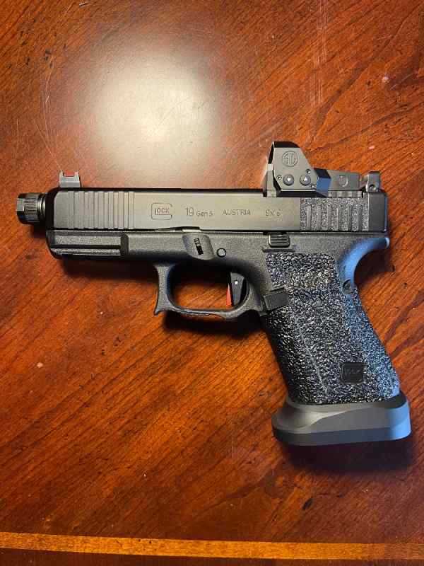 Glock 19 fully loaded 
